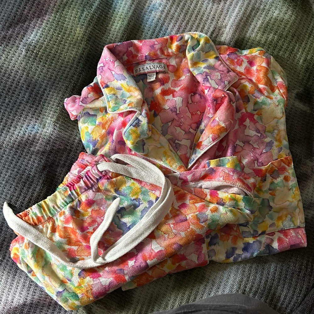 P.j savage cut multi color print short sleeve set